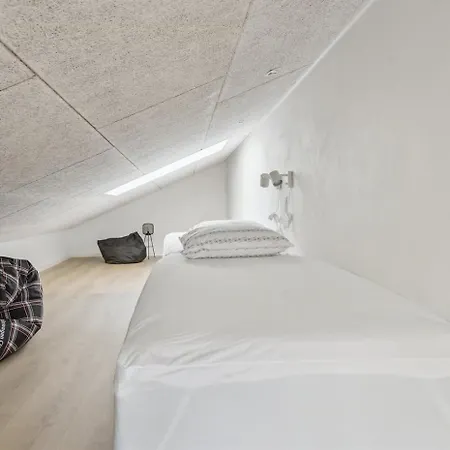 Дом отдыха Modern Family House Near Kobingsmark *