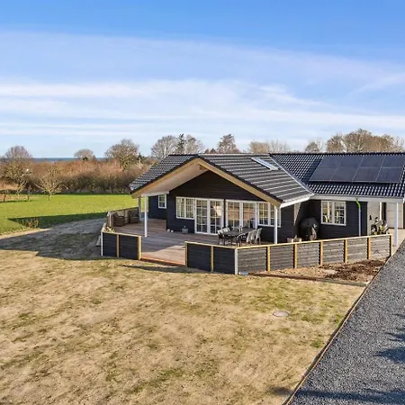 Дом отдыха Modern Family House Near Kobingsmark Норборг